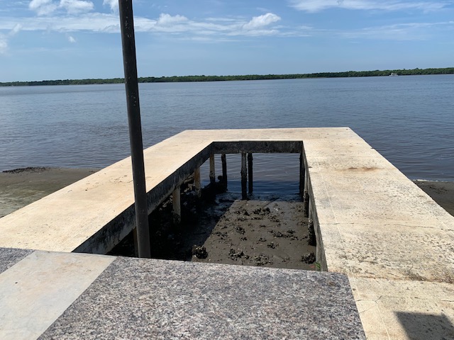 CASA DE FRENTE PARA O MAR EM CANANEIA