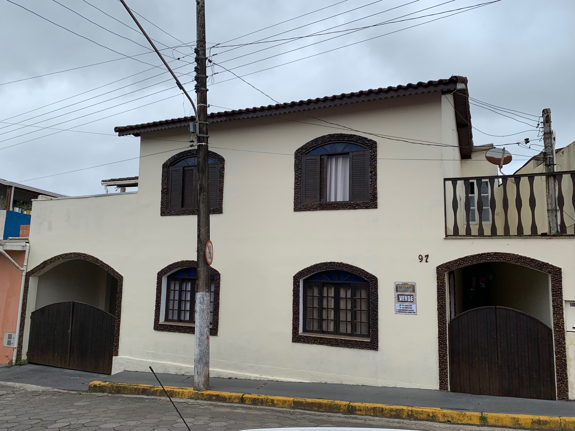 SOBRADO COM PONTO COMERCIAL NO CENTRO HISTÓRICO