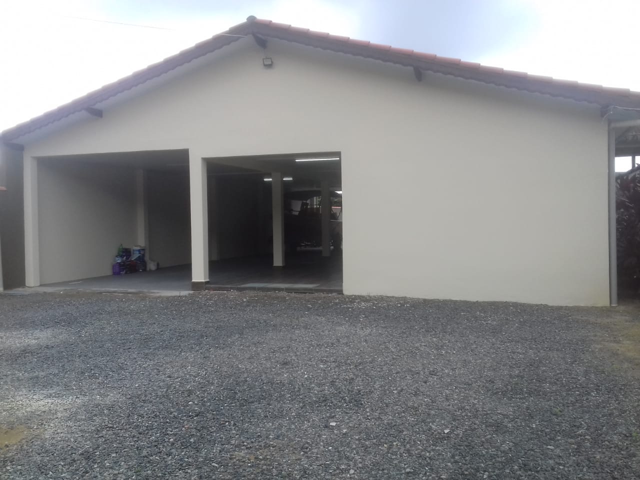 CASA COM GARAGEM PARA BARCO BAIRRO ARIRI