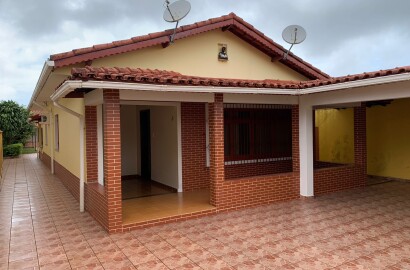 LINDA CASA BAIRRO ROCIO EM CANANÉIA