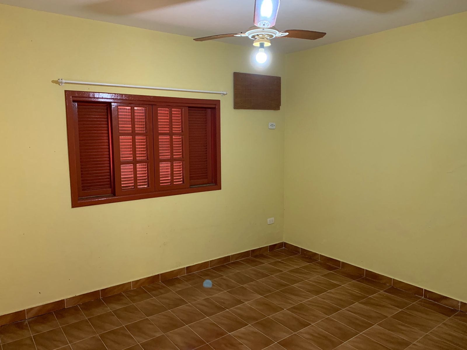 LINDA CASA BAIRRO ROCIO EM CANANÉIA