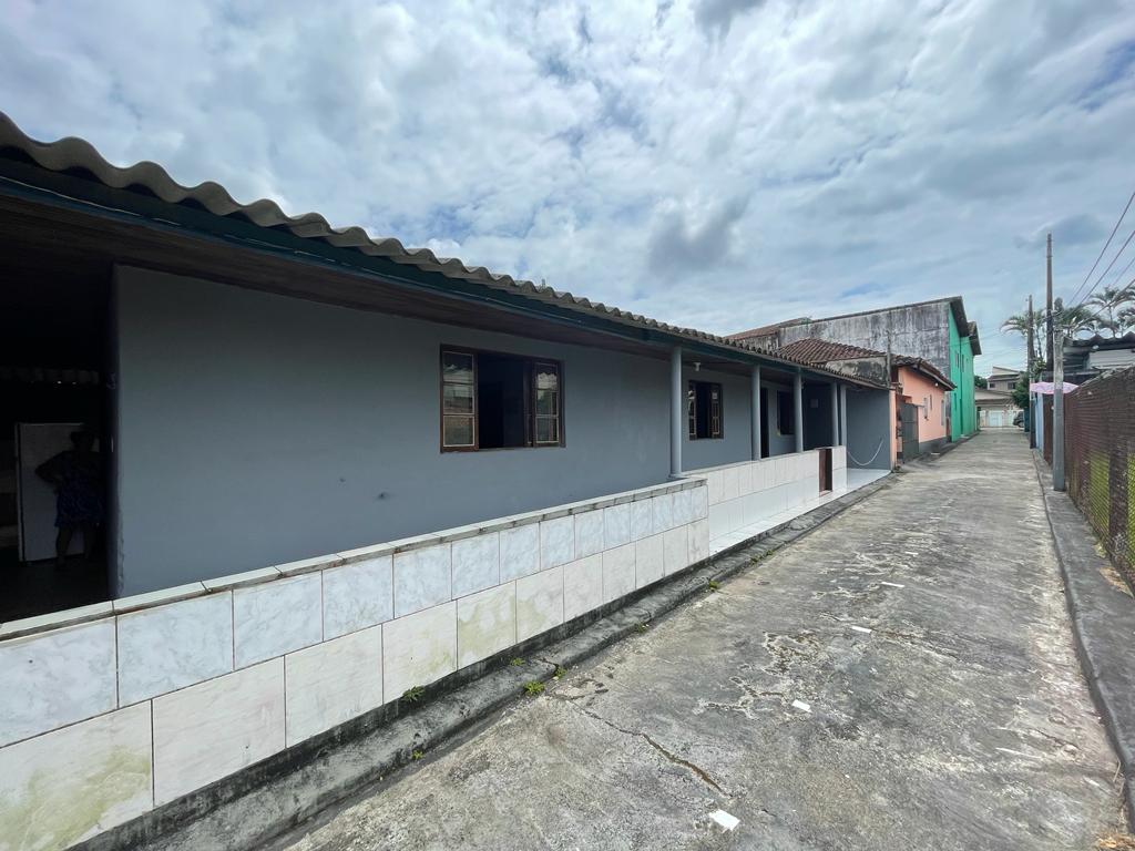 CASA EM VIELA NO CENTRO HISTORICO DE CANANEIA