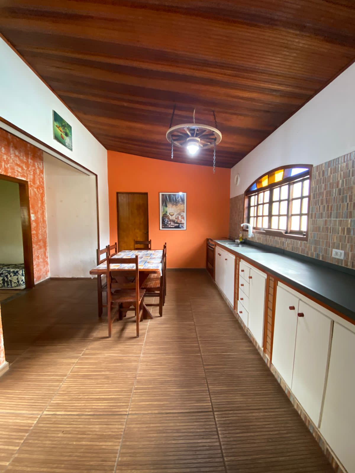 CASA COM PISCINA BAIRRO CARIJO