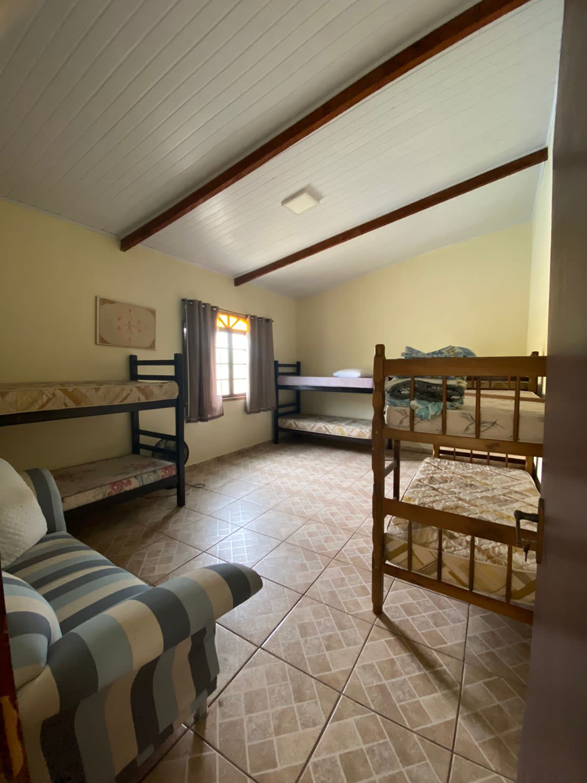 CASA COM PISCINA BAIRRO CARIJO