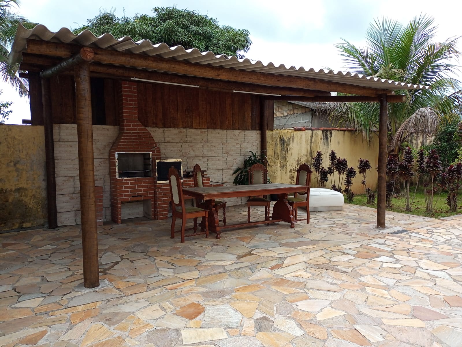 CASA COM PISCINA BAIRRO CARIJO