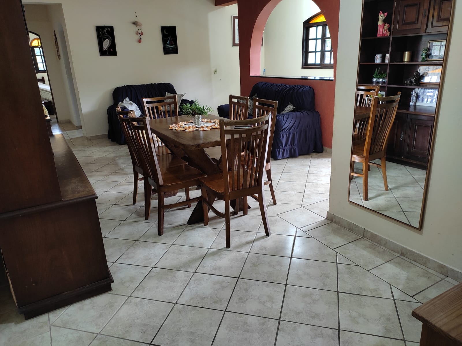 SOBRADO COM PONTO COMERCIAL BAIRRO CARIJO