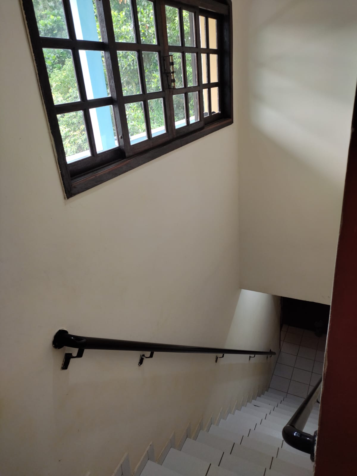 SOBRADO COM PONTO COMERCIAL BAIRRO CARIJO