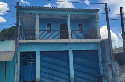 SOBRADO COM PONTO COMERCIAL BAIRRO CARIJO