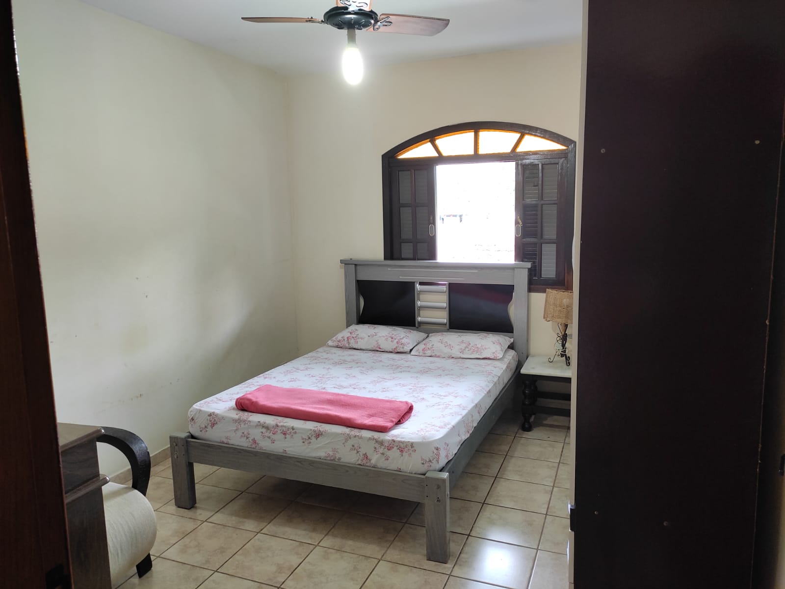 SOBRADO COM PONTO COMERCIAL BAIRRO CARIJO