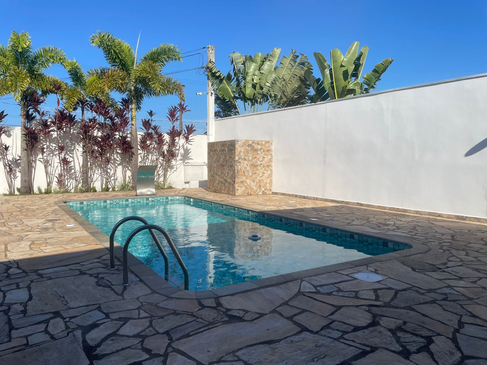 LINDA CASA BAIRRO RETIRO DAS CARAVELAS