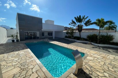 LINDA CASA BAIRRO RETIRO DAS CARAVELAS