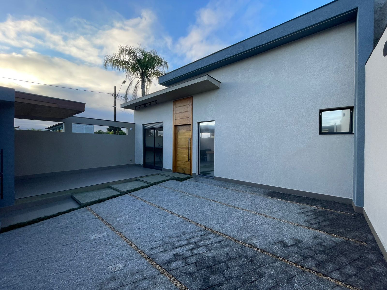 LINDA CASA BAIRRO RETIRO DAS CARAVELAS