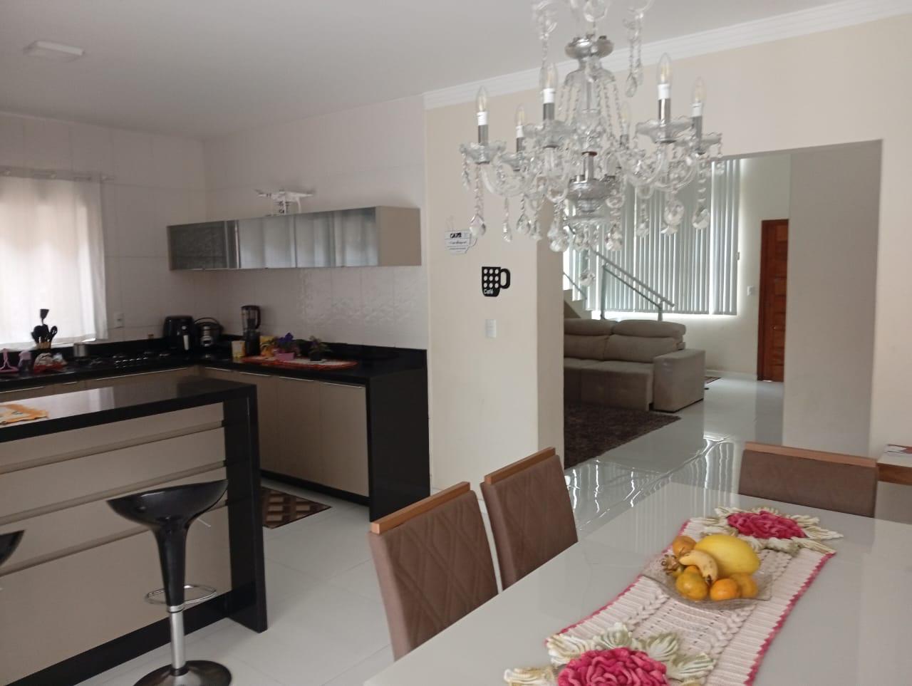 LINDO SOBRADO BAIRRO CENTRO EM CANANEIA