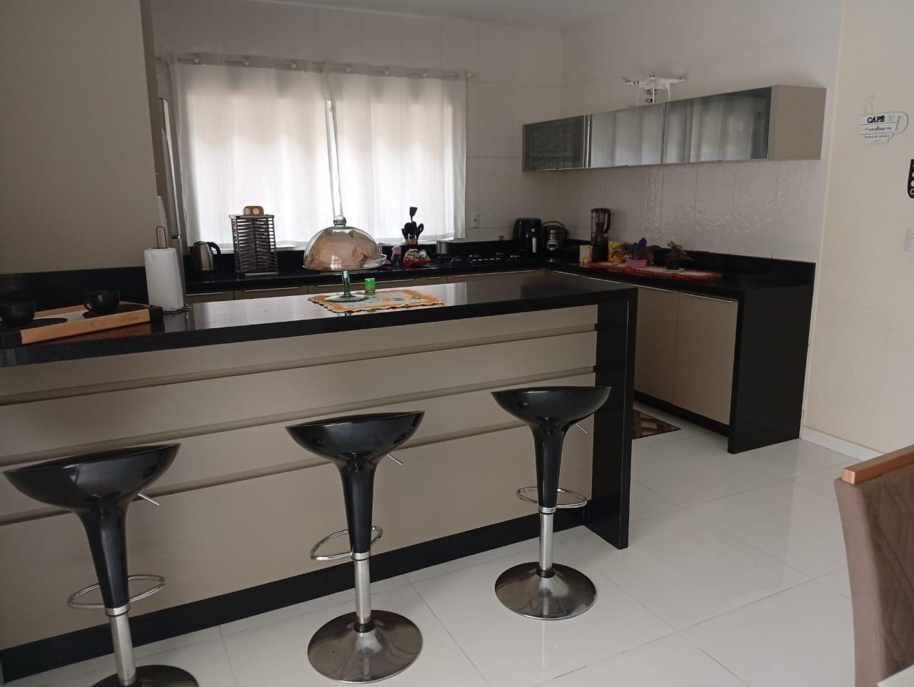 LINDO SOBRADO BAIRRO CENTRO EM CANANEIA