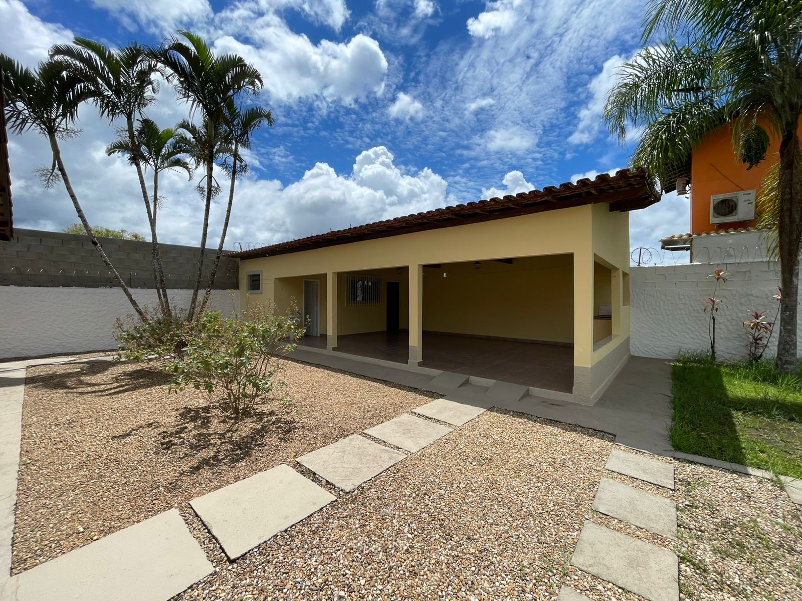 LINDA CASA BAIRRO RETIRO DAS CARAVELAS